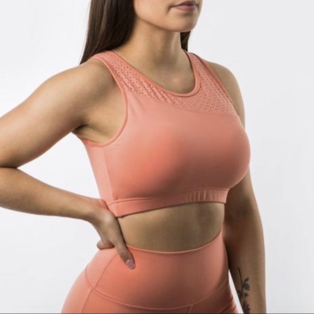 BuffBunny Posh Laser Cutout Sportsbra Peach size Medium